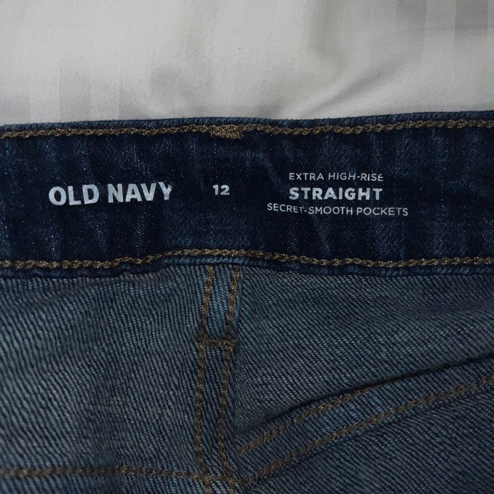 Old Navy Women’s Extra High Rise Straight Jeans | Size 12 Regular - Picture 4 of 4